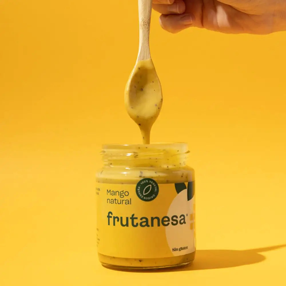 Salsa Frutanesa de mango servida con cuchara