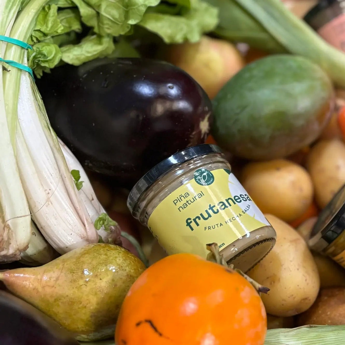 Frutanesa de piña en una caja e fruta y verdura TALKUAL