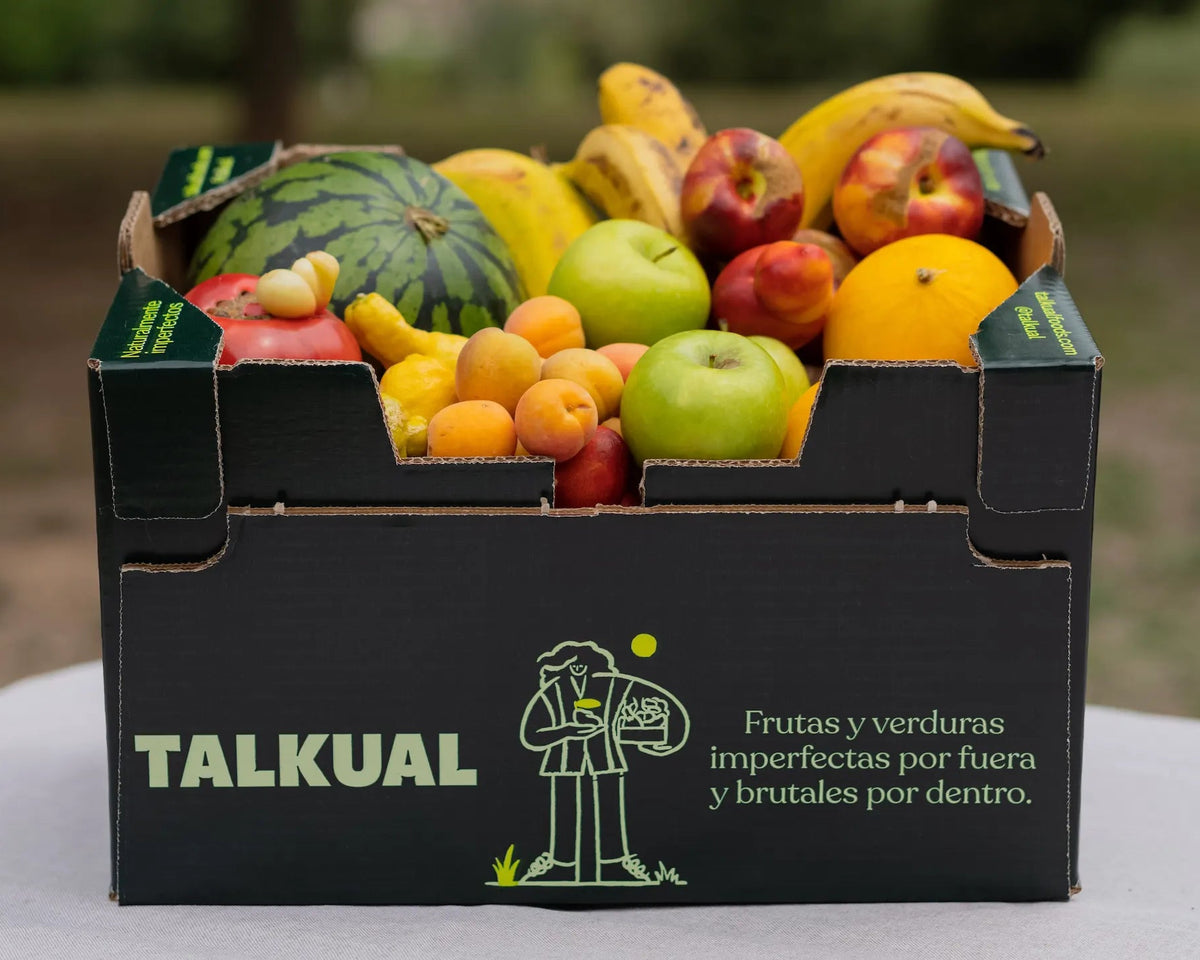 Caixa petita de fruita imperfecta Talkual amb pomes, plàtans, préssecs i cítrics