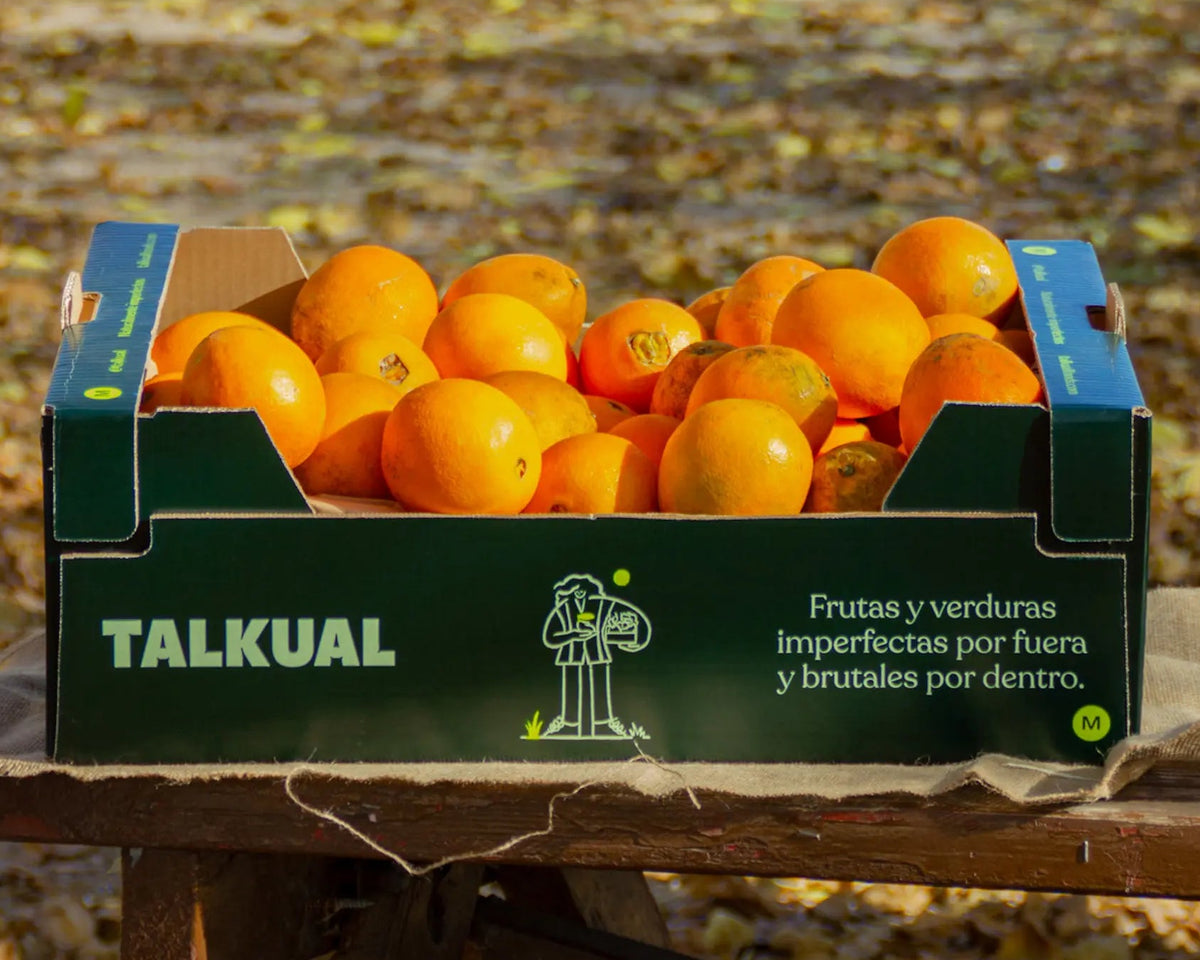 Caja mediana de naranjas de Valencia Talkual con naranjas imperfectas